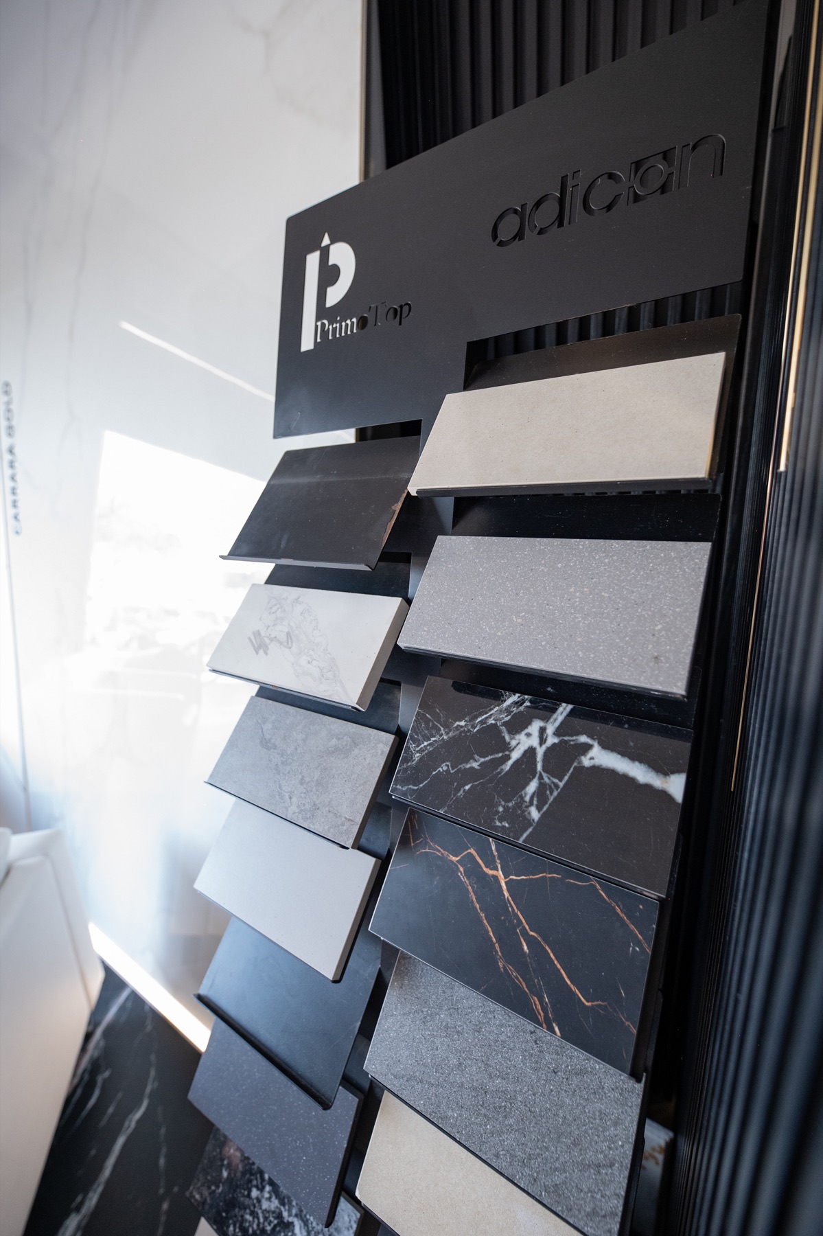 Porcelain sample display