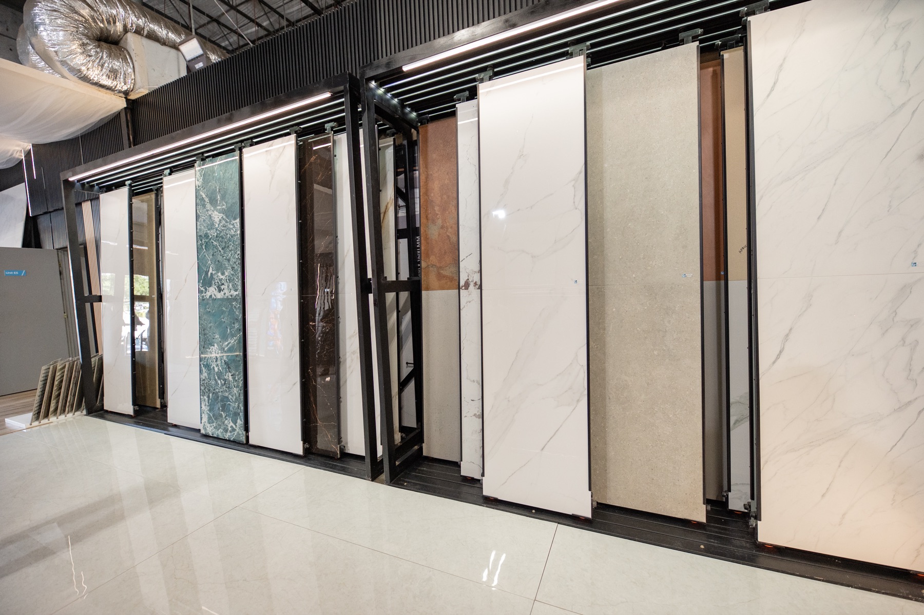 Large-format porcelain display racks